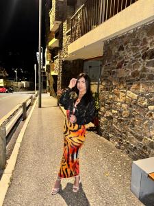 610880239: Chica busca chico en Ibiza