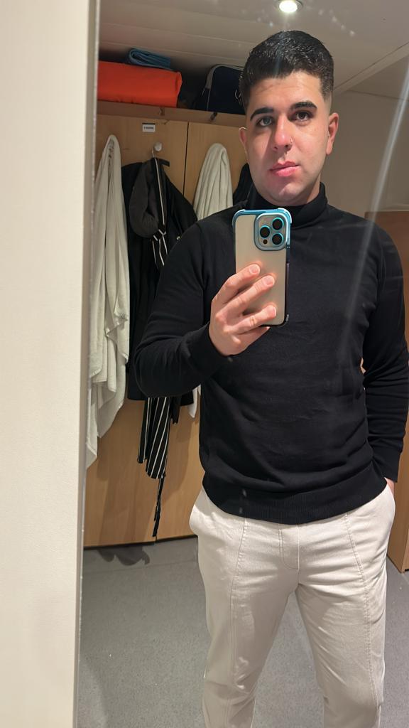 631341789: Chico busca chica en Lugo