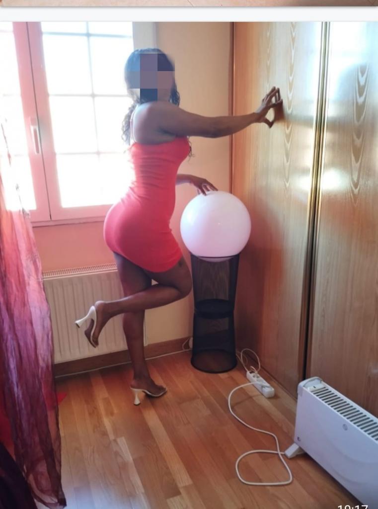 632235083: Chica busca chico en Soria