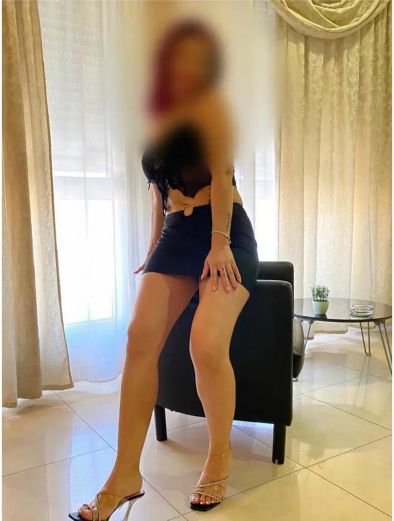 663059335: Chica busca chico en Barcelona