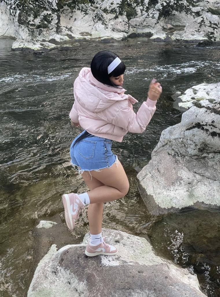 Chica busca chico en Cantabria: Chica busca chico