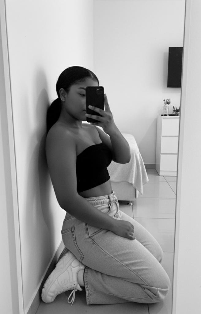 Chica busca chico en Alicante: Chica busca chico