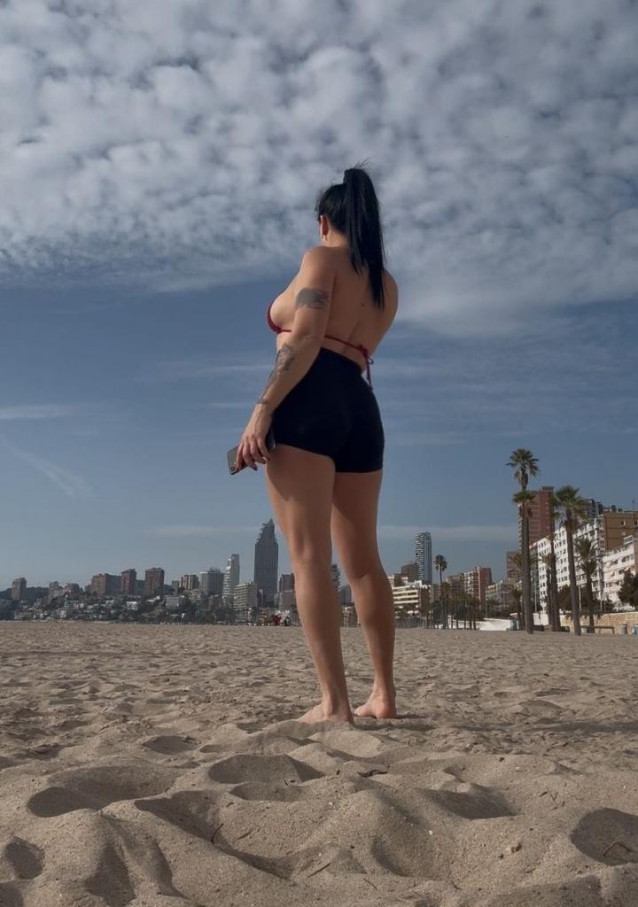 Chica busca chico en Alicante: Chica busca chico