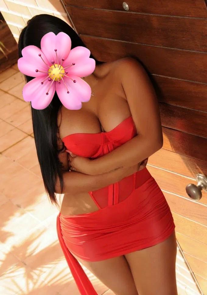 742031846: Chica busca chico en Madrid