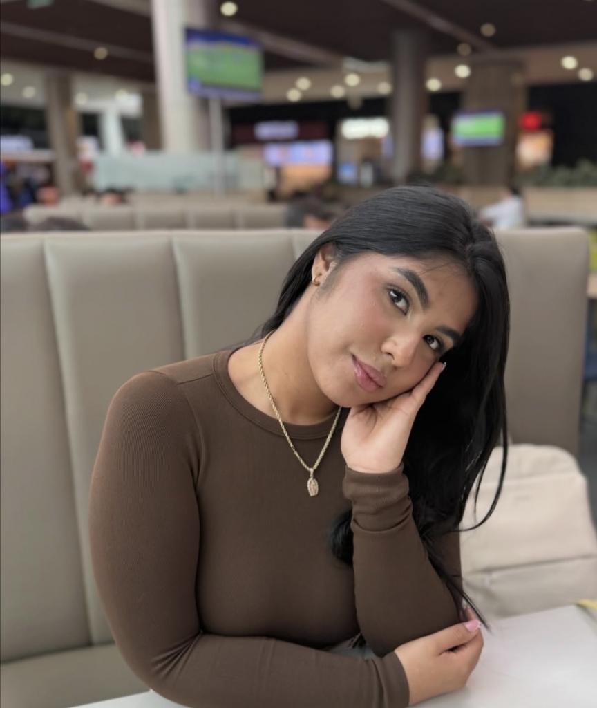 602688329: Chica busca chico en Cádiz