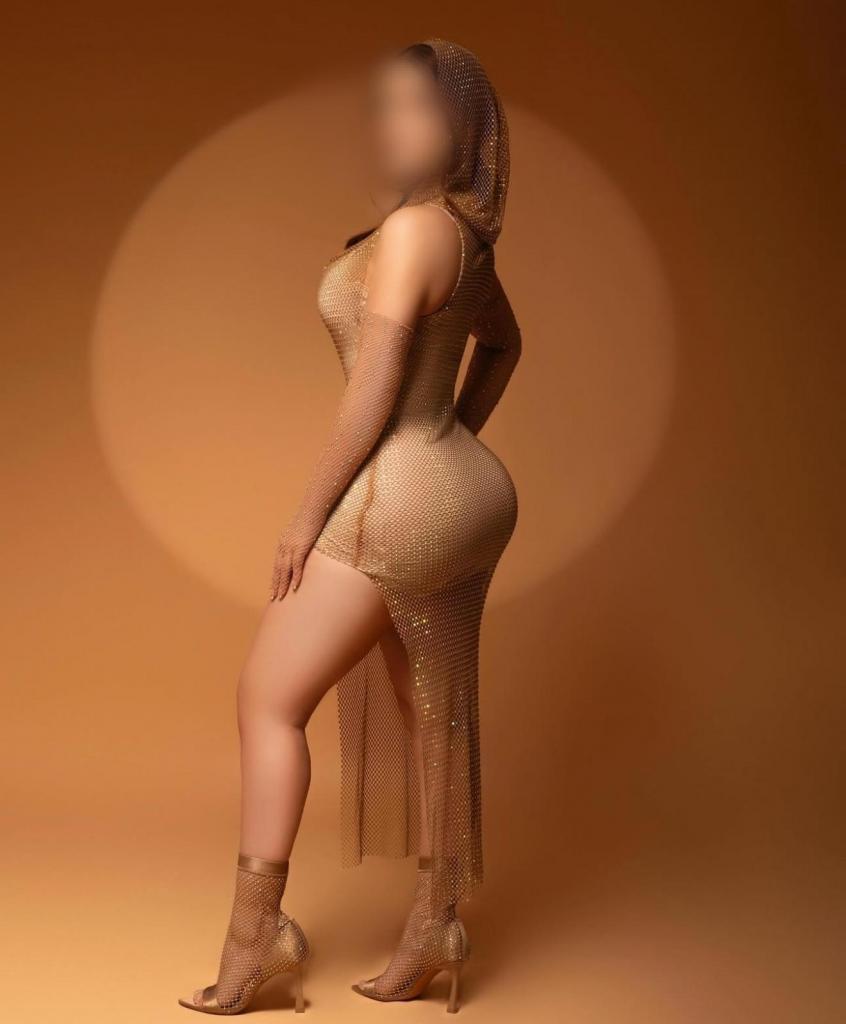 671925645: Chica busca chico en Málaga