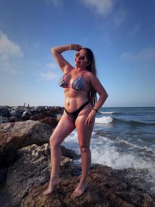 672964861: Chica busca chico en Madrid