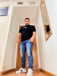 617481564: Chico busca chica en Madrid