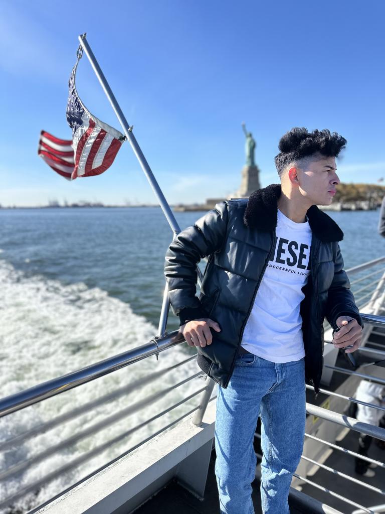 698461472: Chico busca chica en Barcelona