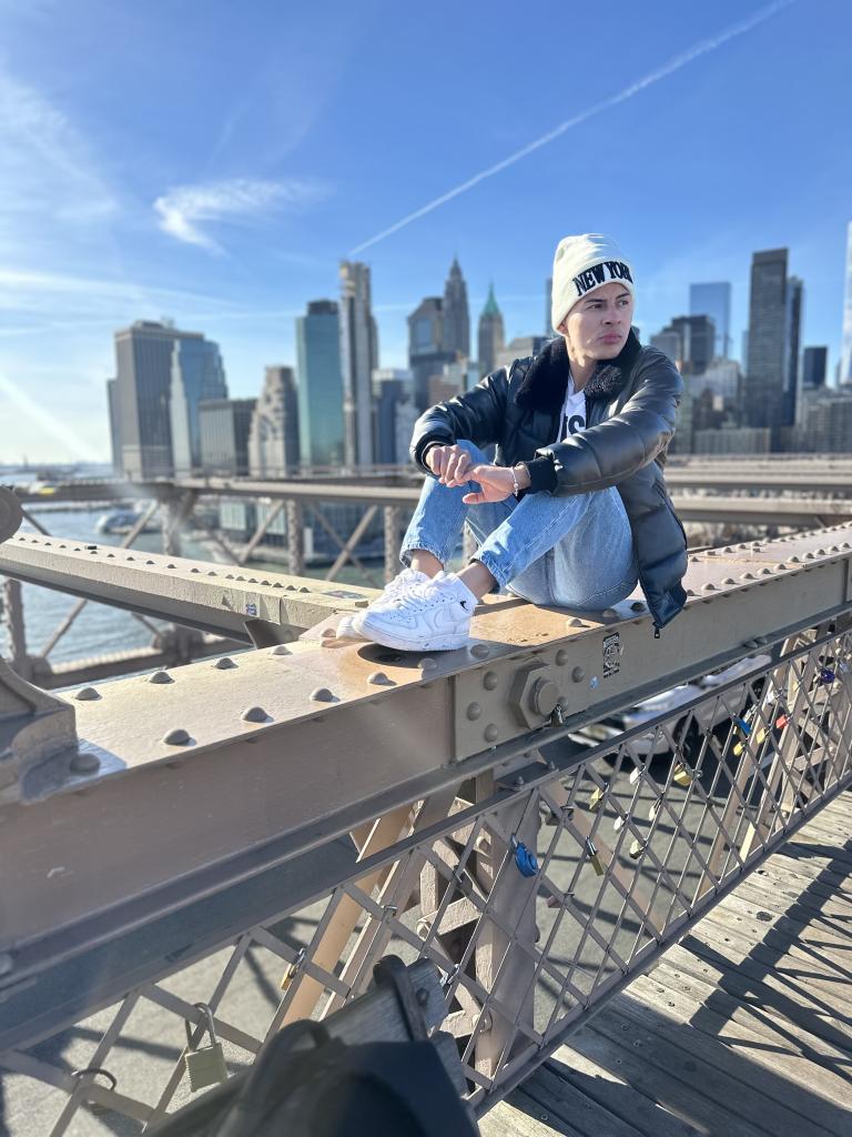 698461472: Chico busca chica en Barcelona