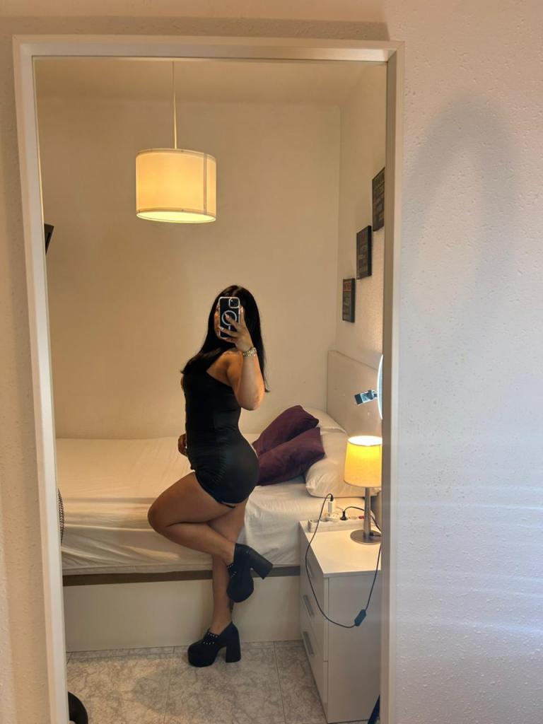 631679960: Chica busca chico en Barcelona