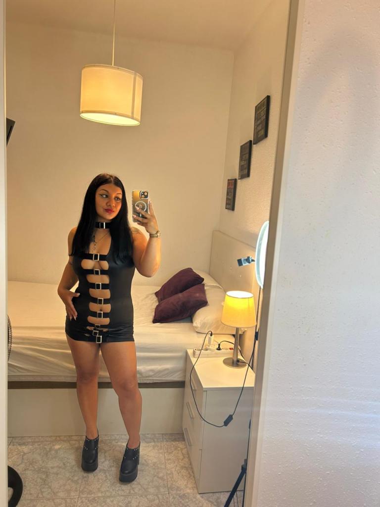 631679960: Chica busca chico en Barcelona