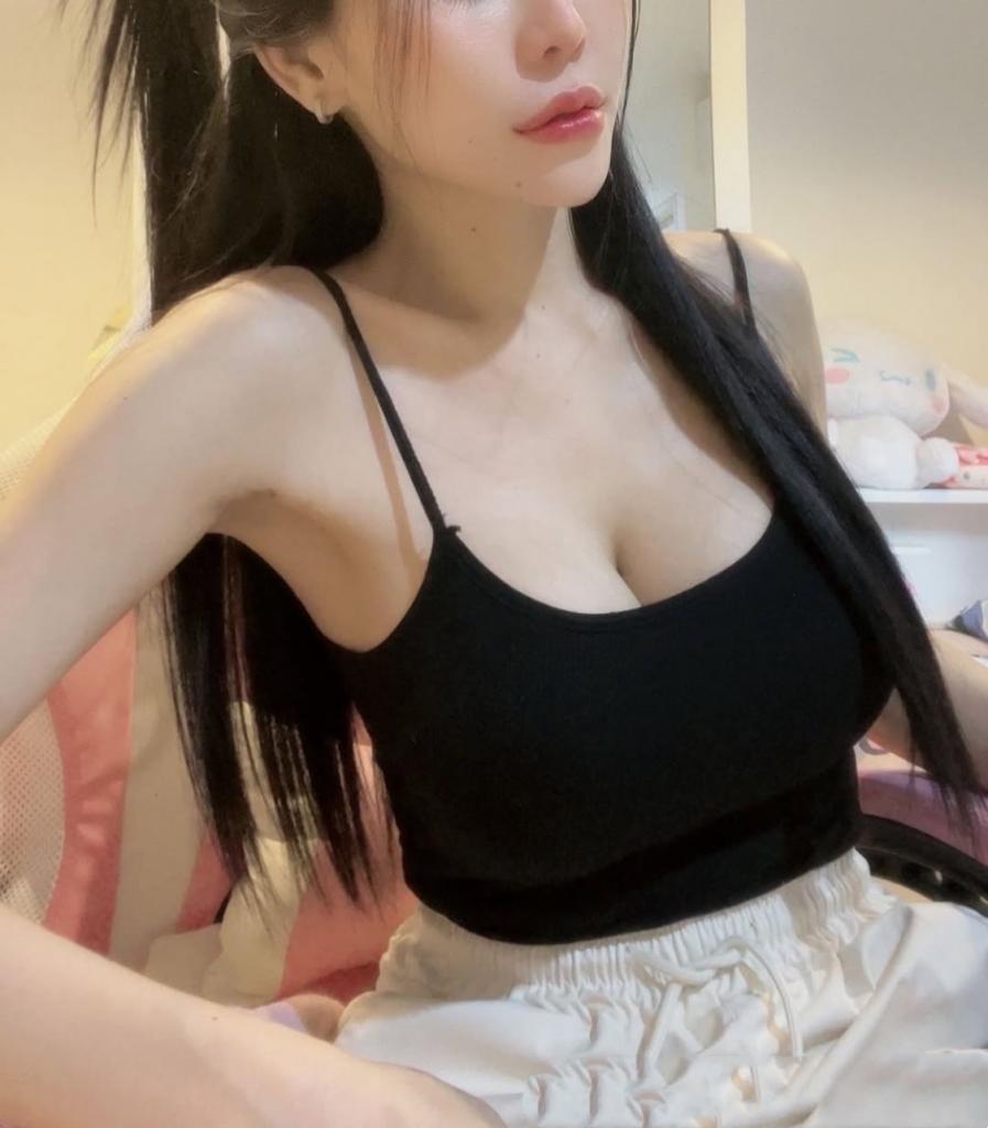 688145911: Chica busca chico en Barcelona