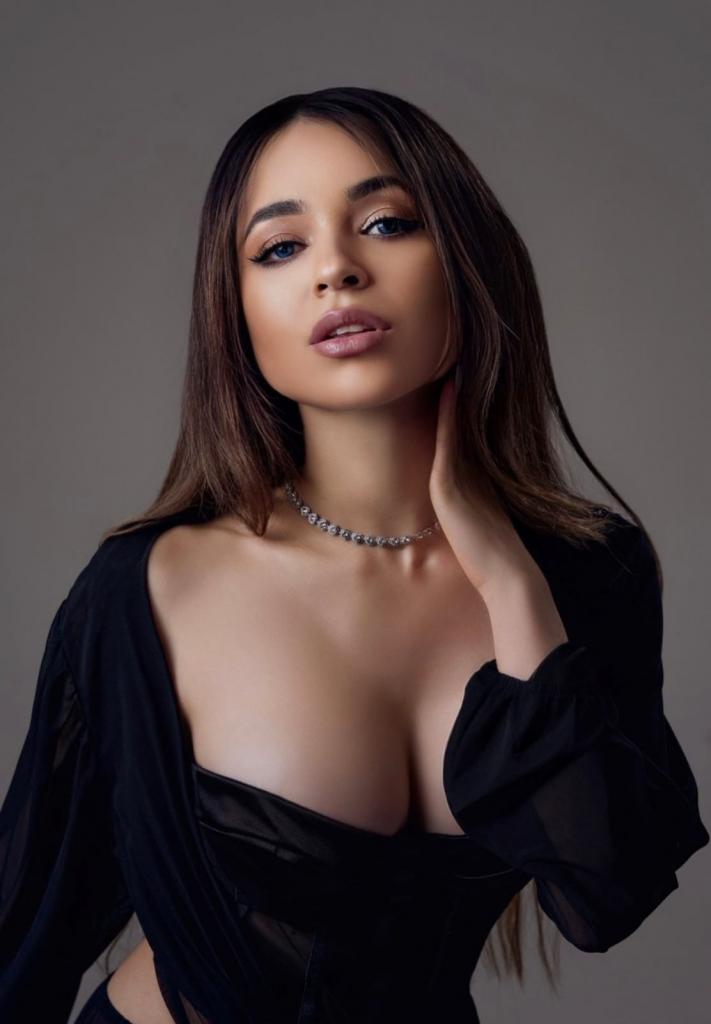 663015010: Chica busca chico en Barcelona