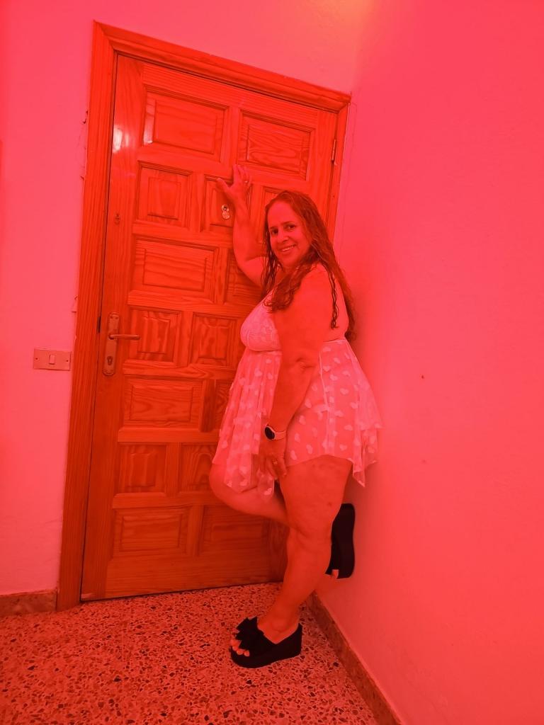 612264030: Chica busca chico en Gerona
