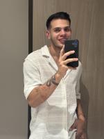 611281428: Chico busca chica en Barcelona