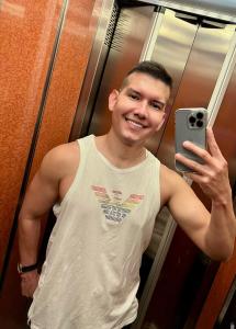 Chico busca chica en Sevilla: 