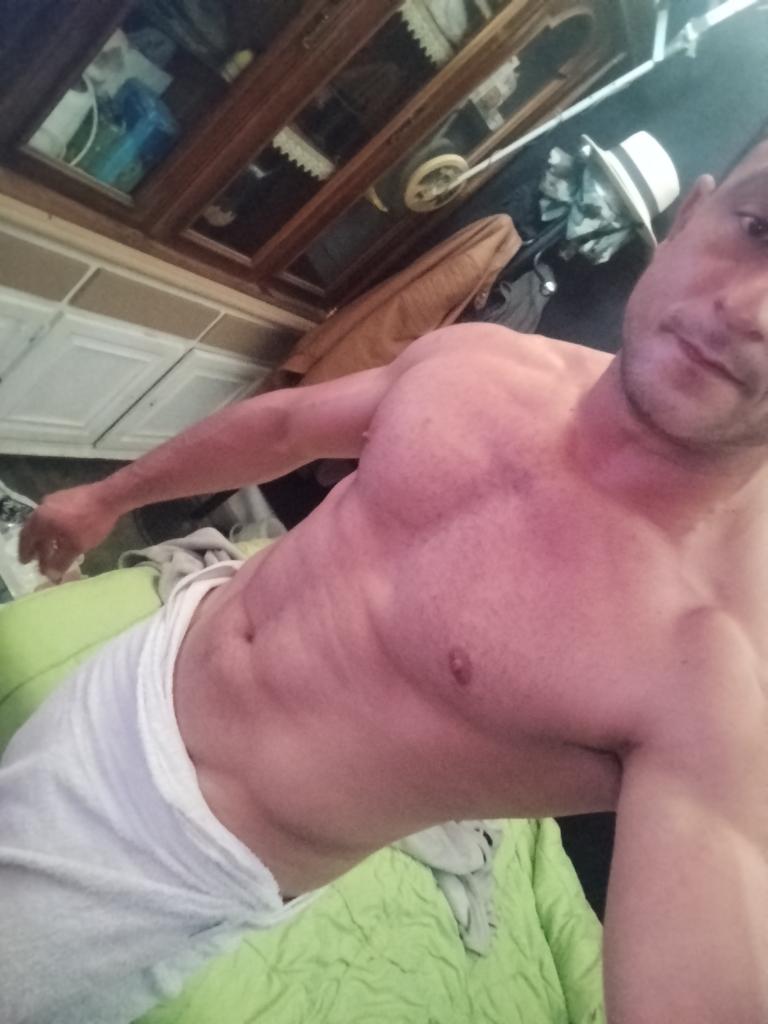 Chico busca chica en Sevilla: 