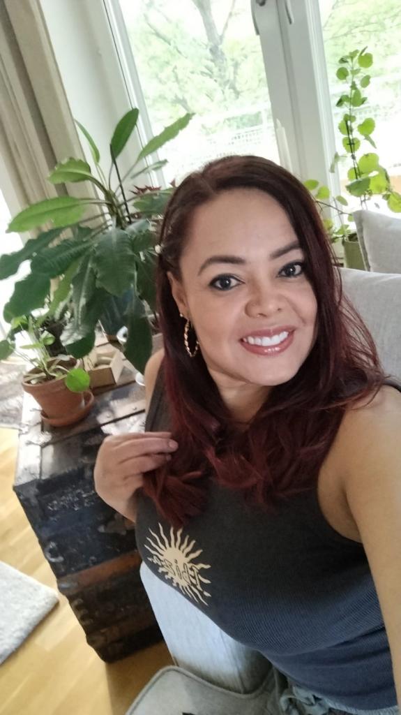 604387252: Chica busca chico en Gerona