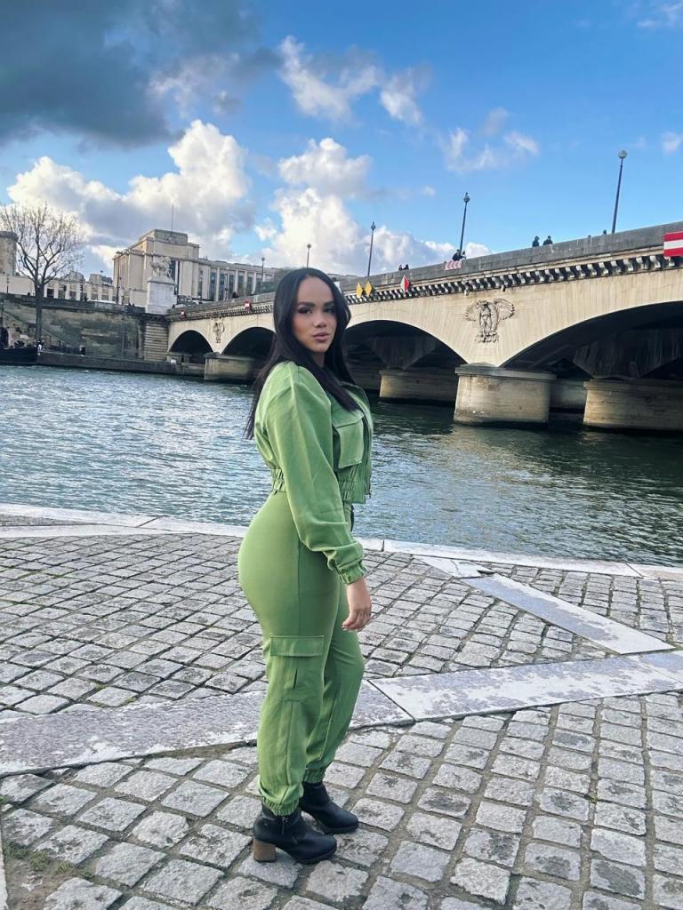 602697054: Chica busca chico en Gerona