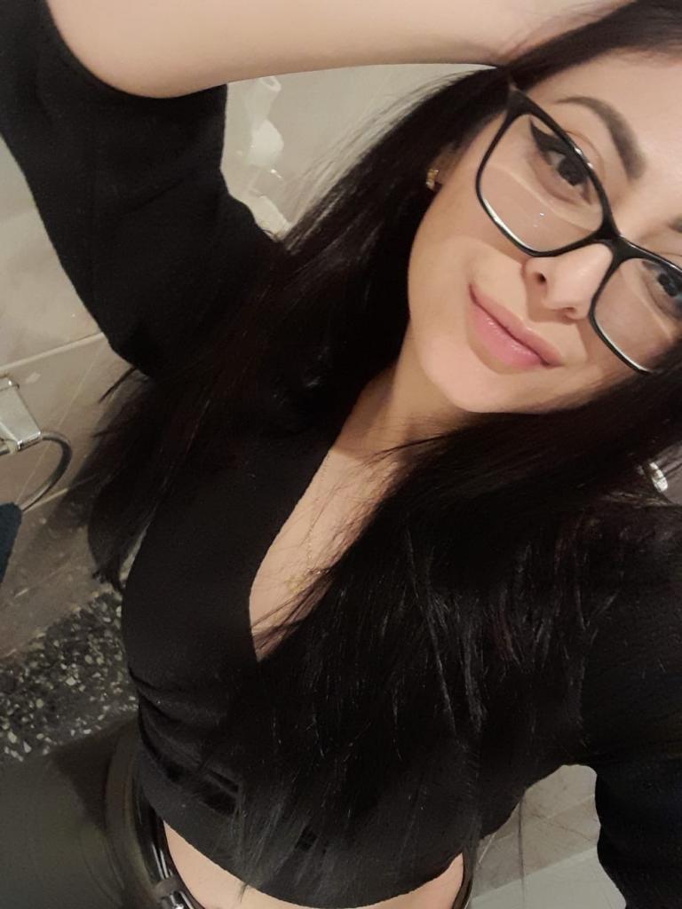 Chica busca chico en Menorca: Chica busca chico