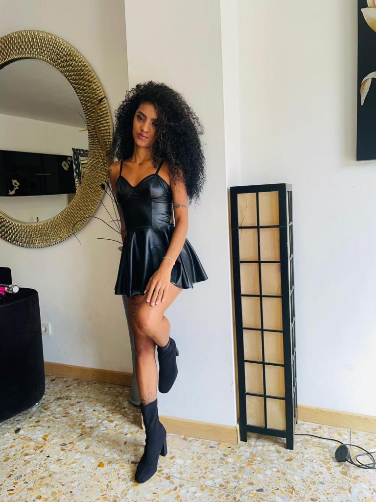 647163074: Chica busca chico en Málaga