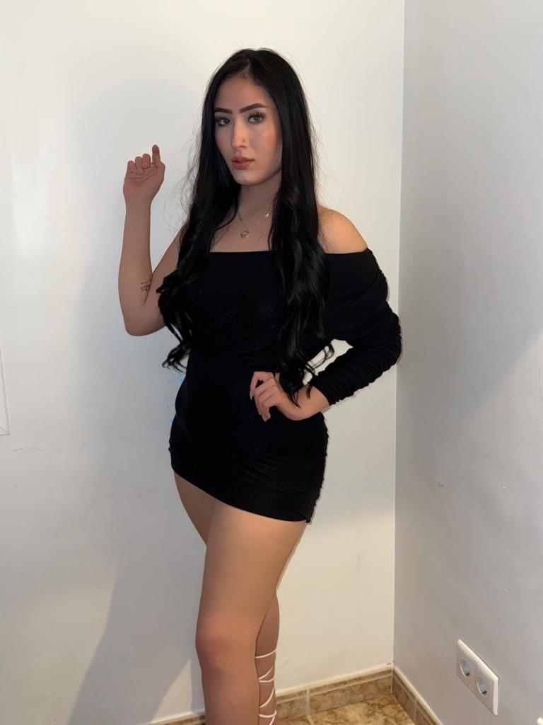 Chica busca chico en Ibiza: Chica busca chico