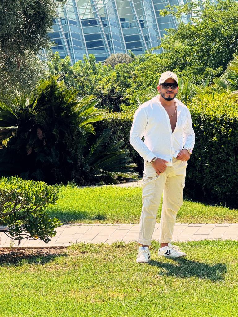 682318123: Chico busca chica en Alicante