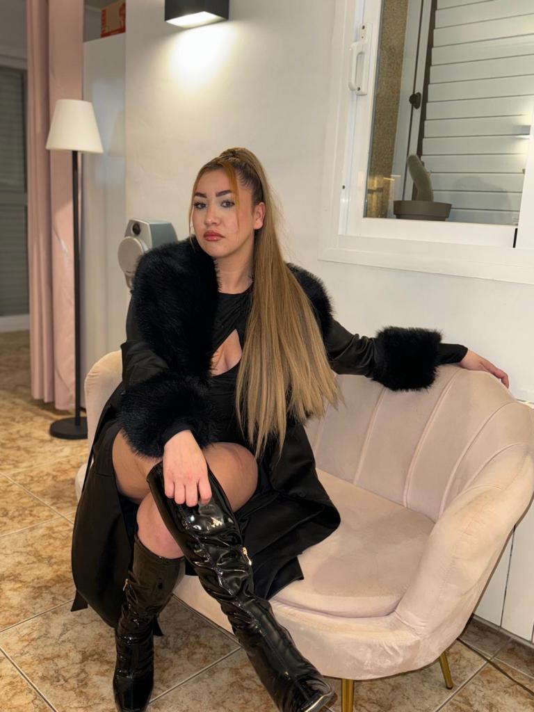 Chica busca chico en Ibiza: Chica busca chico