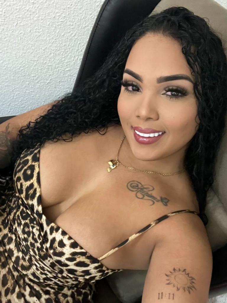 Chica busca chico en Granada: Chica busca chico