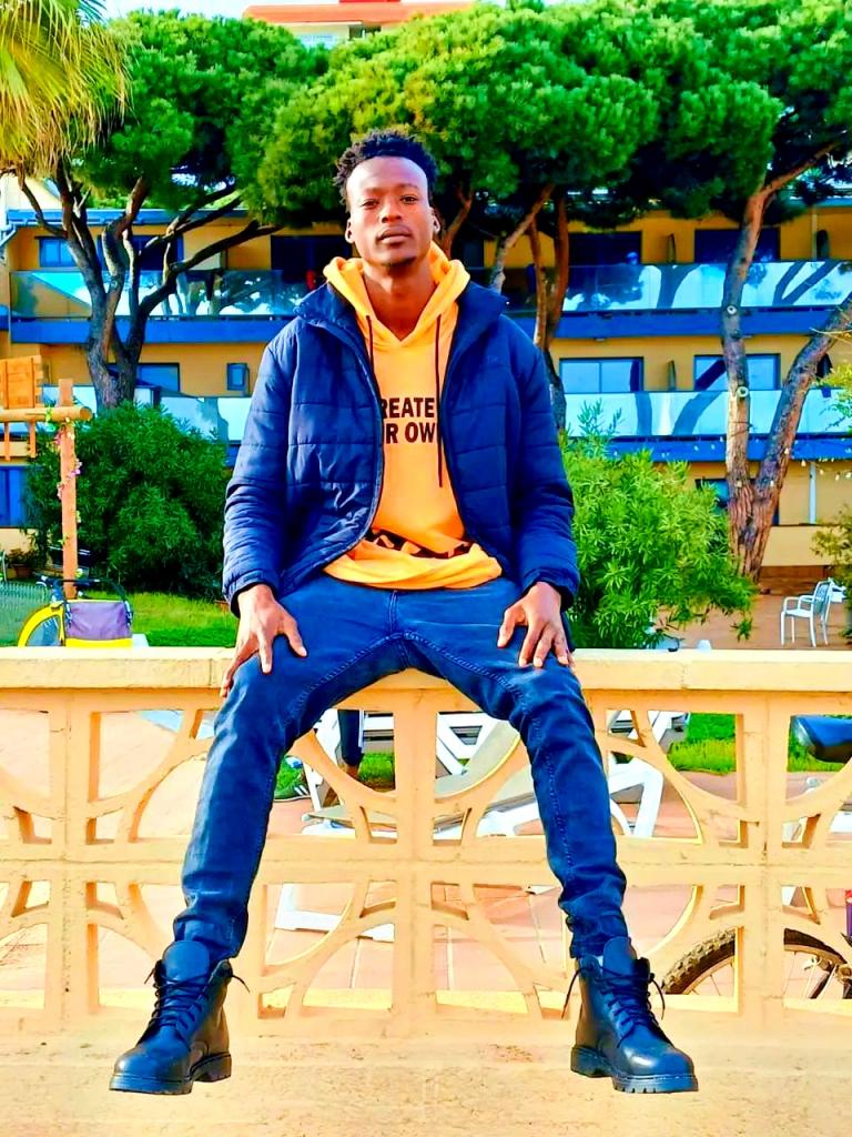 604131676: Chico busca chica en Barcelona