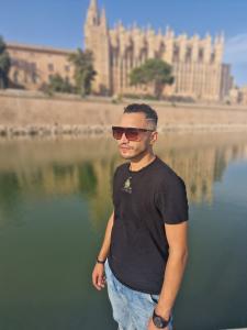 673142556: Chico busca chica en Barcelona