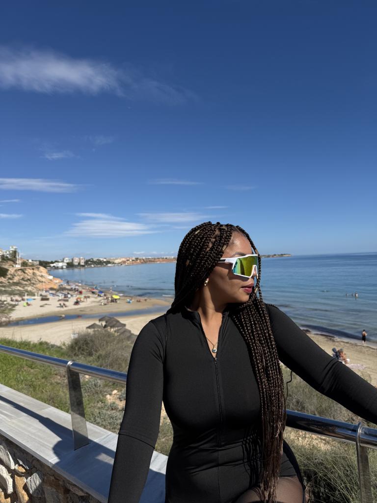 603357479: Chica busca chico en Cádiz