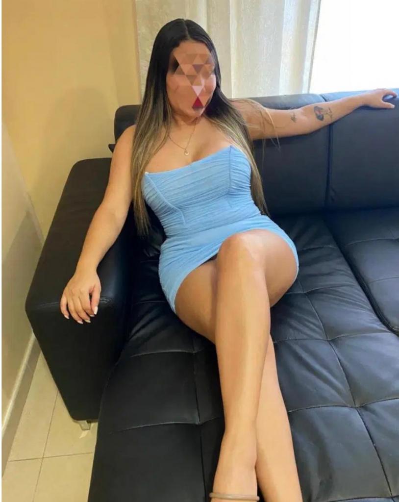 635869238: Chica busca chico en Barcelona