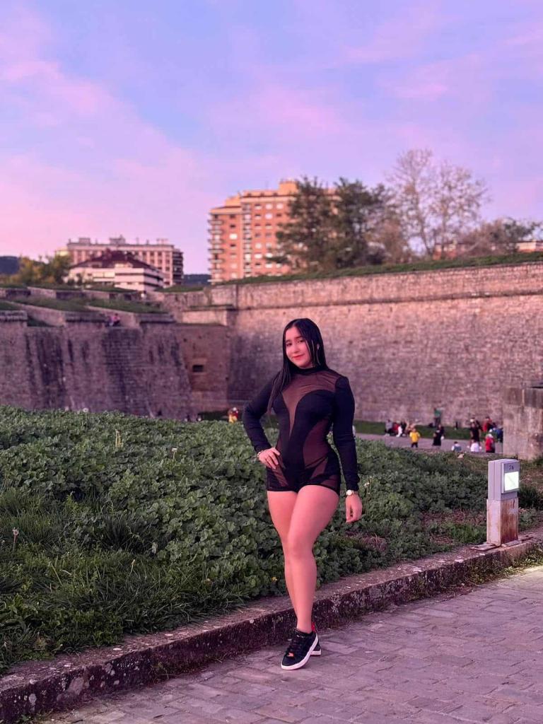 667879654: Chica busca chico en Jaén