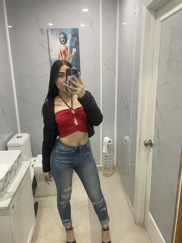 674988319: Chica busca chico en Ibiza