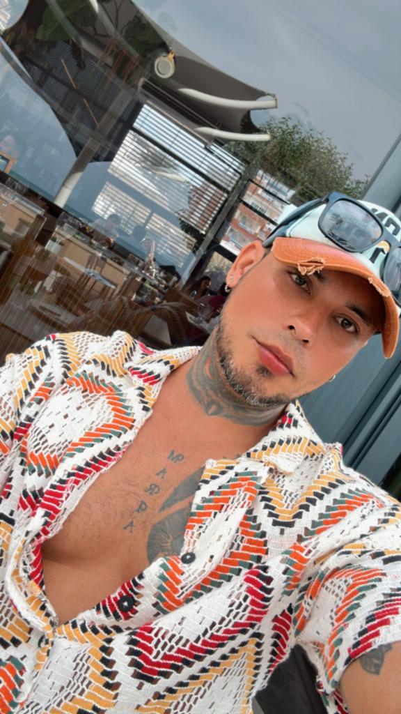 Chico busca chica en Sevilla: 