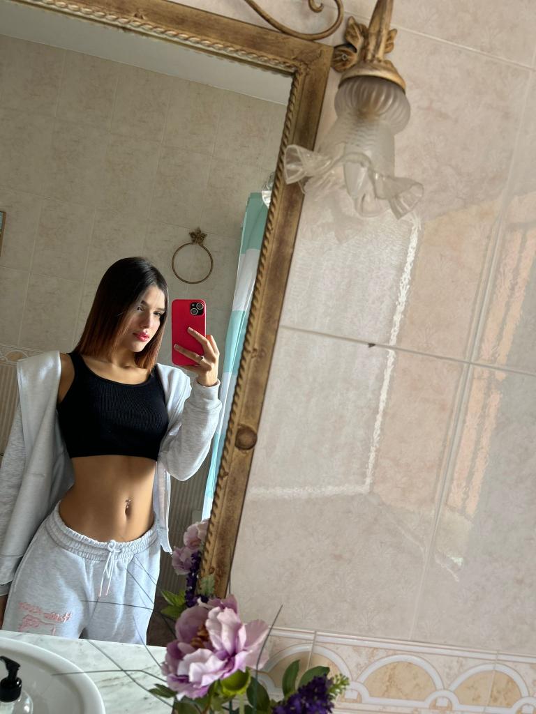 695772668: Chica busca chico en Málaga