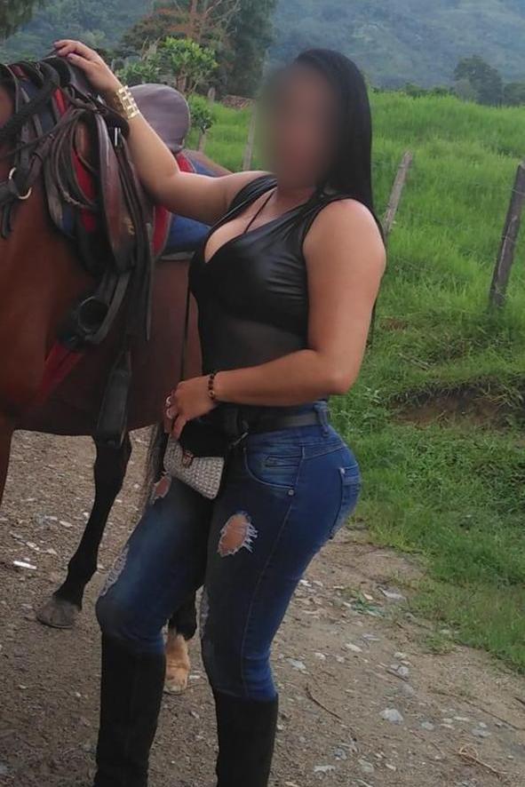 631094298: Chica busca chico en Barcelona