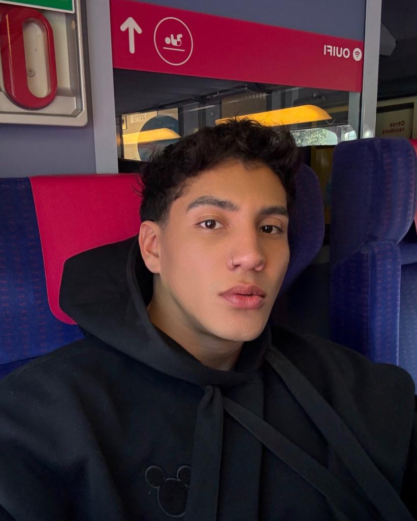 608374027: Chico busca chica en Barcelona